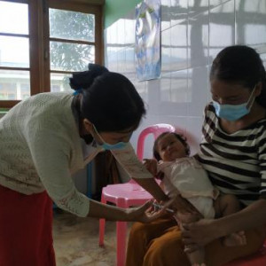 မတူပီမြို့၌ ၂ နှစ်အောက်ကလေးငယ်များအား လစဉ် ပုံမှန်ကာကွယ်ဆေး ထိုးနှံခြင်းဆောင်ရွက်