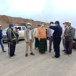 ချင်းပြည်နယ်ဝန်ကြီးချုပ် ဦးဆလိုင်းလျန်လွယ်က ဖလမ်း(ဆူရ်ဘုန်)လေယာဉ်ကွင်းစီမံကိန်း ကြည့်ရှုစစ်ဆေး