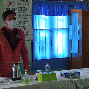 ချင်းပြည်နယ်အစိုးရအဖွဲ့ လူမှုရေးဝန်ကြီး ဦးပေါင်လွန်းမင့်ထန် တီးတိန်မြို့၌ မသန်စွမ်းသူများ ထောက်ပံ့ငွေပေးအပ်
